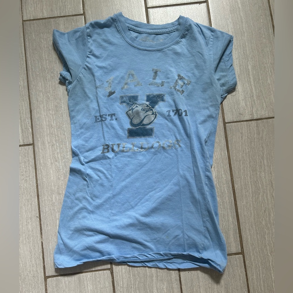 Yale junior girls tee, Size L